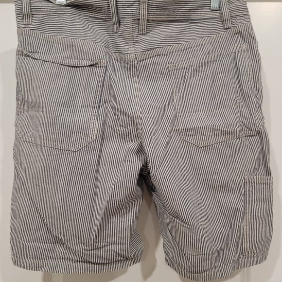 GAP SHORTS - Picture 3 of 4